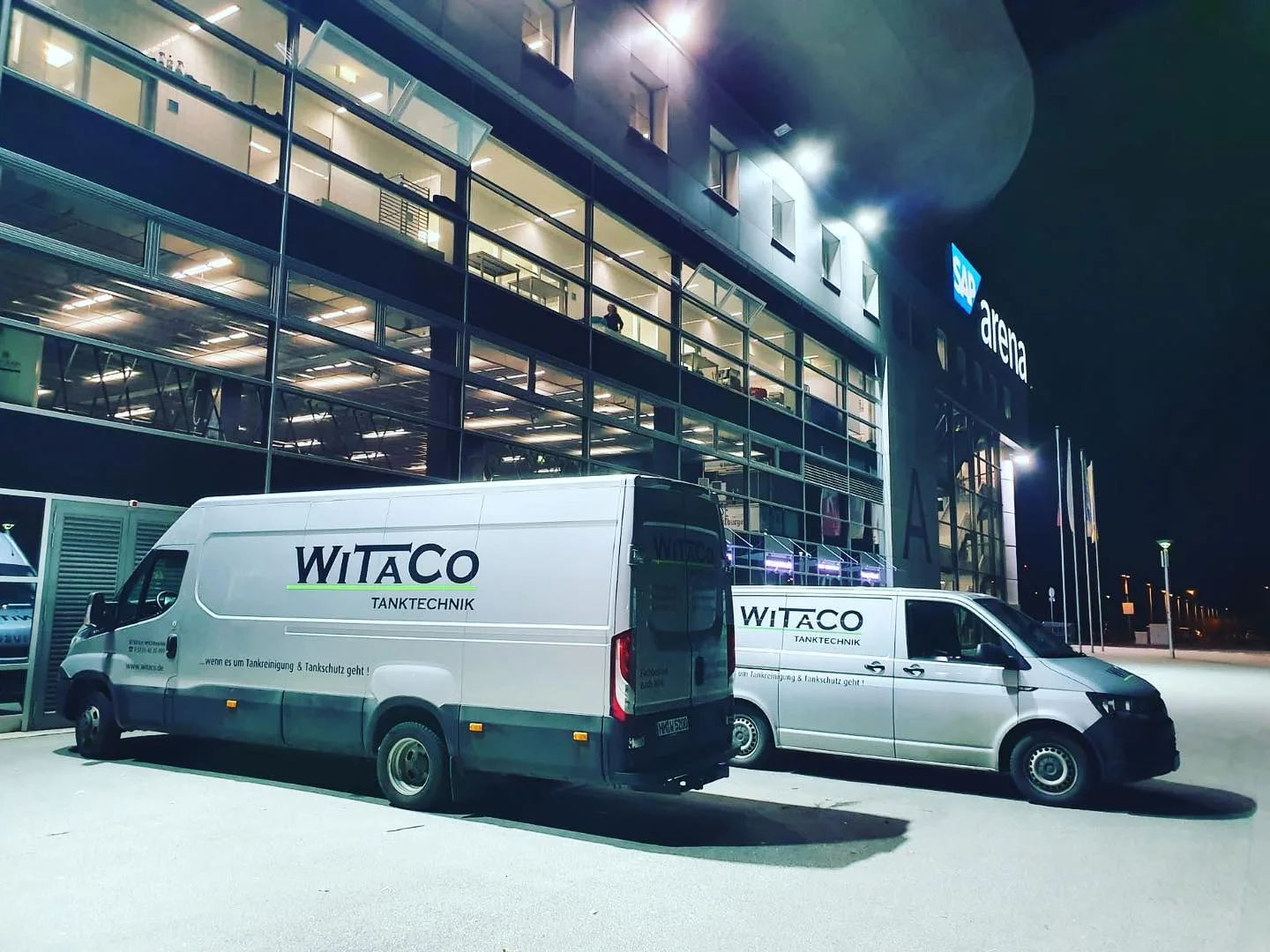 Fachkraft auf einer Industrieanlage